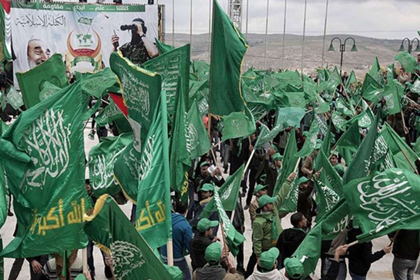 Hamas calls for releasing political detainees in West Bank